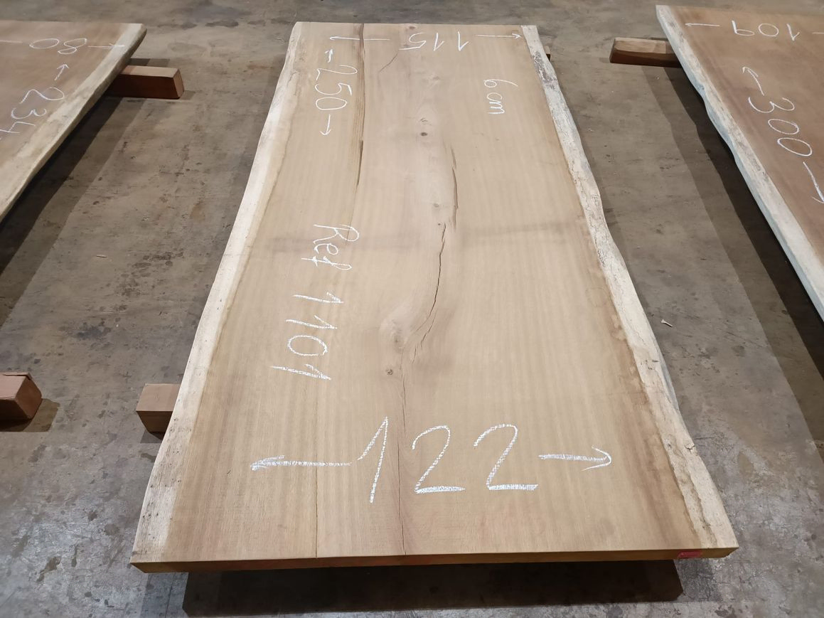 Ref. 1101. Mesa de madera de Iroko