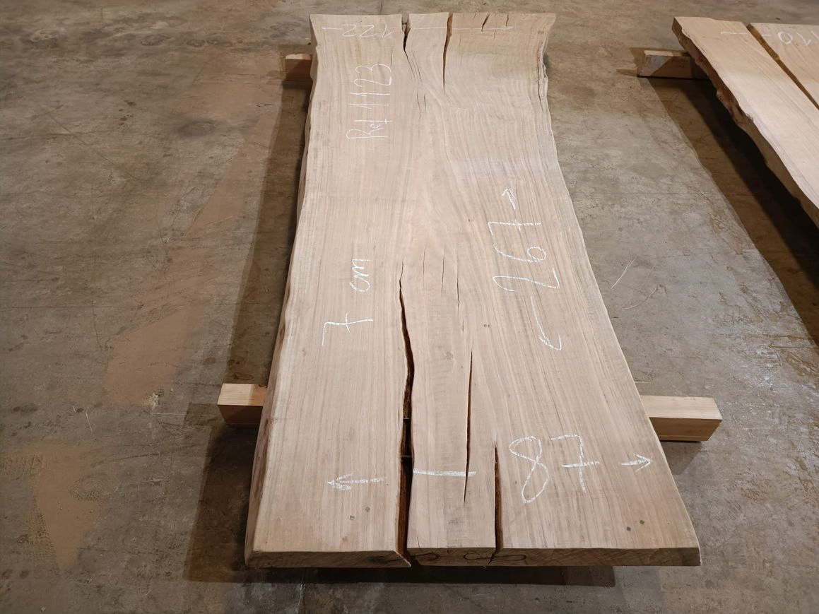 Ref. 1123. Mesa de madera de Eucalipto