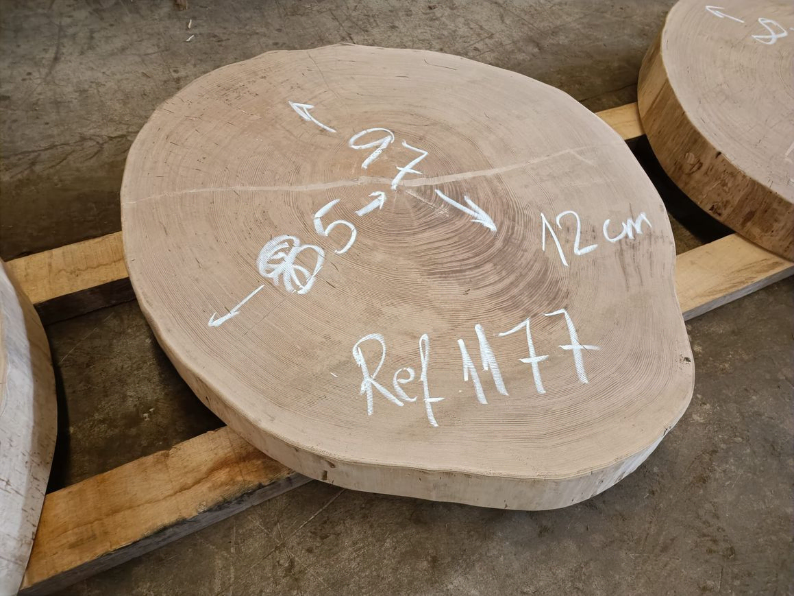Ref. 1177. Mesa de madera de Castaño
