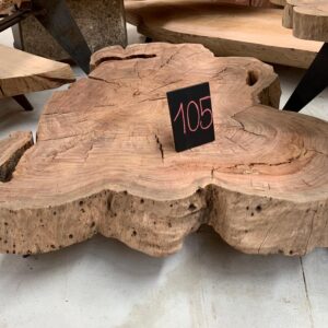 Mesa auxiliar de madera maciza de eucalipto, 180x172x24 cm, diseño robusto y cálido para salón