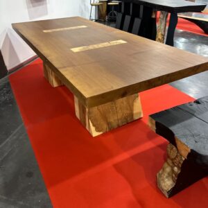 mesa comedor grande artesanal en madera maciza del iroko
