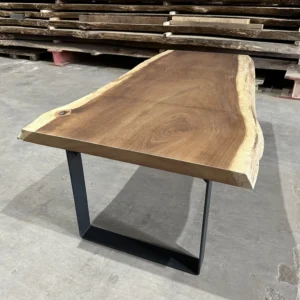 Mesa de comedor en madera iroko