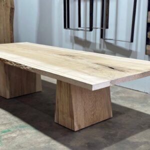Mesa de comedor rectangular de madera maciza de fresno, 335x128x6 cm, con patas geométricas del mismo material