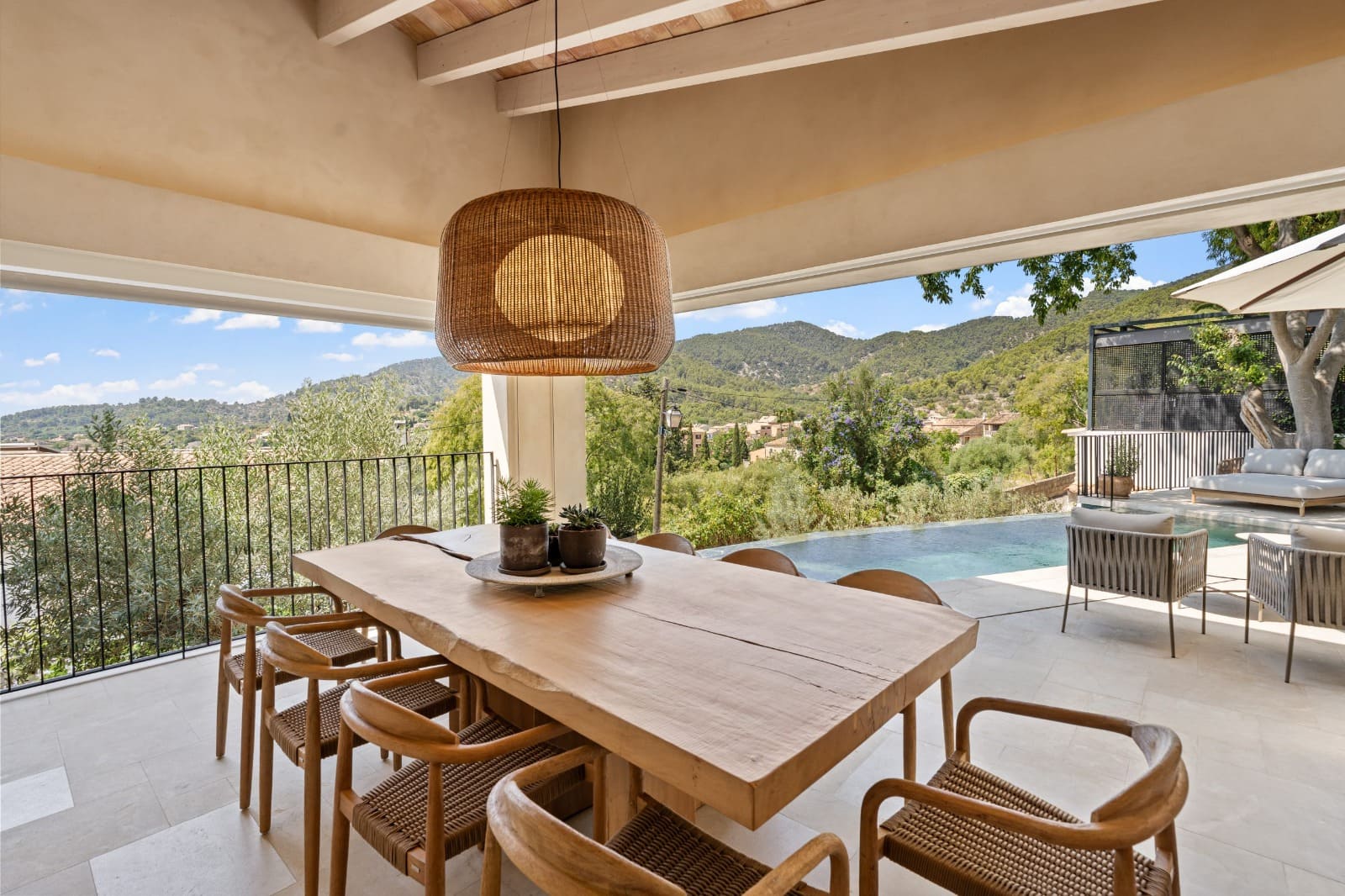 mesa de comedor robusta