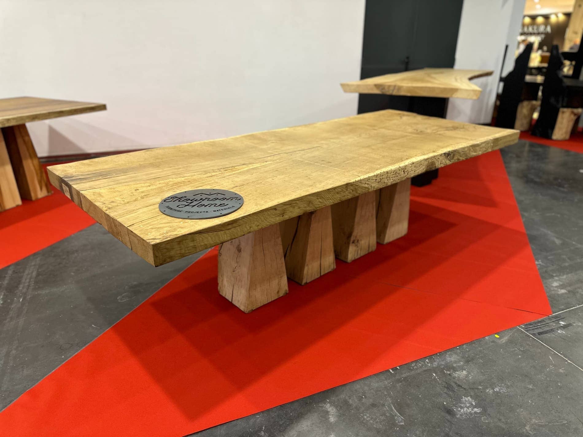 Mesa de comedor robusta de roble francés, 270x110x9 cm, con base de madera estable