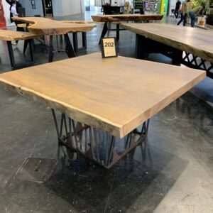 mesa pequeña de comedor