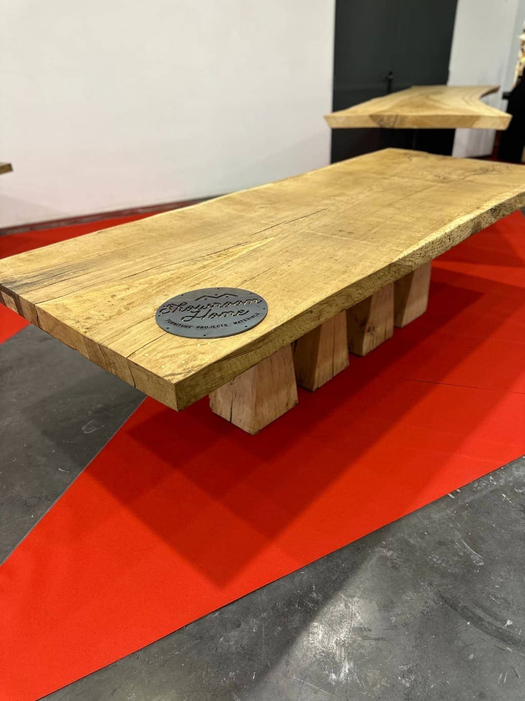 Mesa rectangular de comedor de roble francés macizo, 270x110x9 cm, con bordes canteados