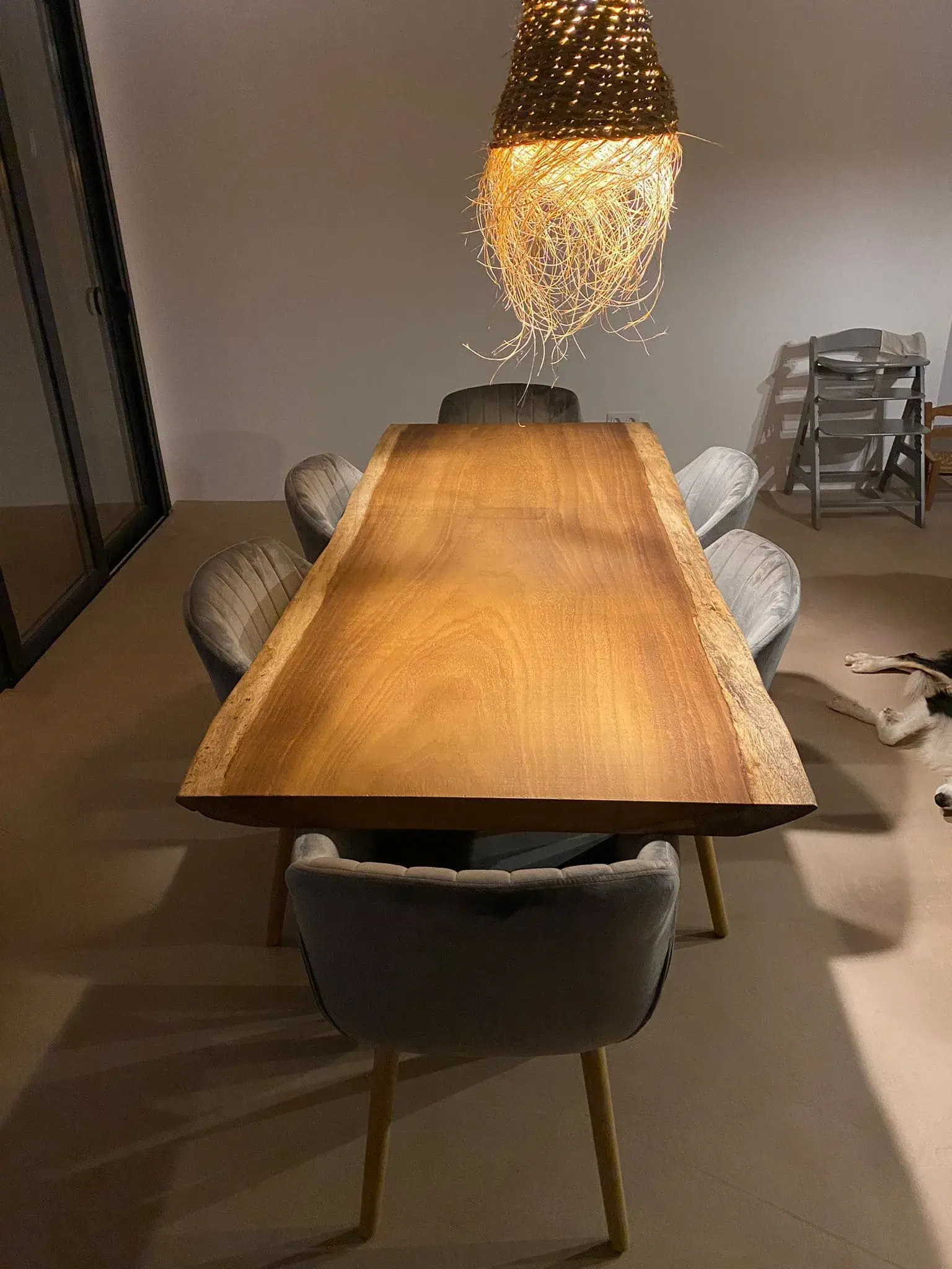 mesa de comedor en estilo rústico